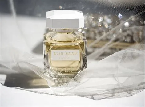 LE PARFUM IN WHITE thumbnail 3