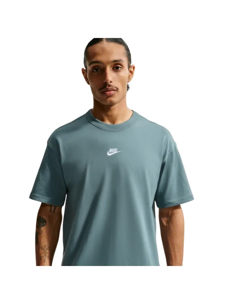 M NSW TEE LSE PREM ESS SUST